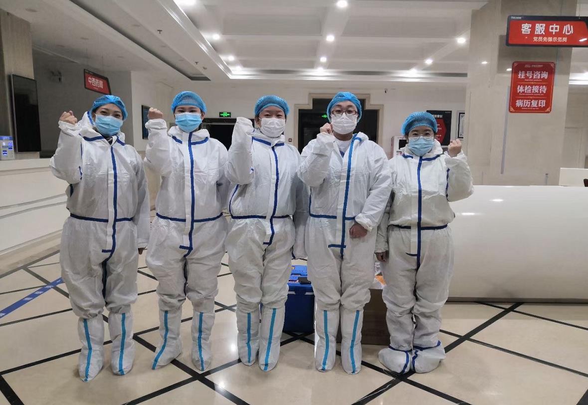 致敬核酸檢測團(tuán)隊(duì)，新年期間堅(jiān)守在抗疫一線